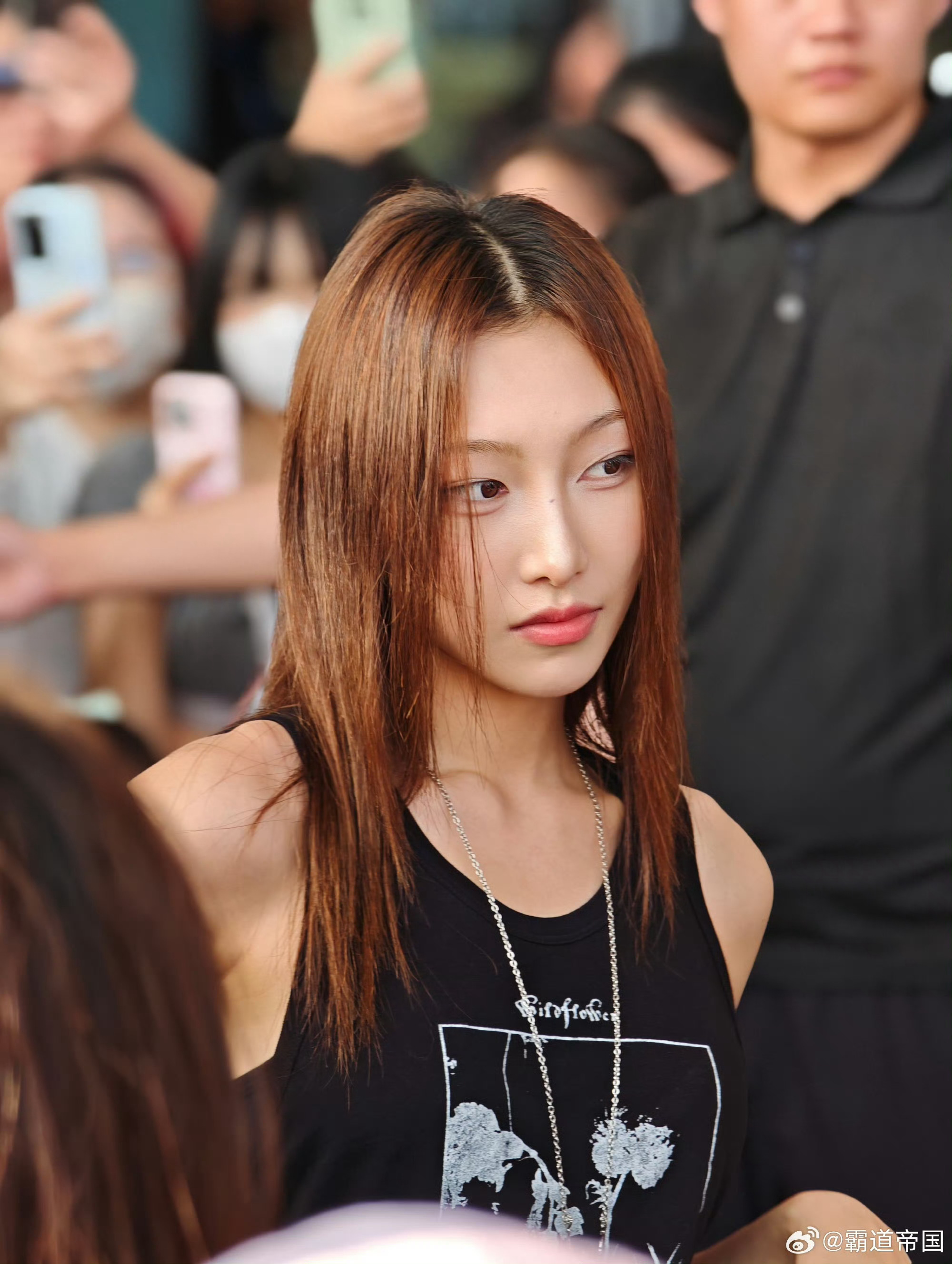 RED女团成员 李雨林的生图三个字:帅 爆 了 