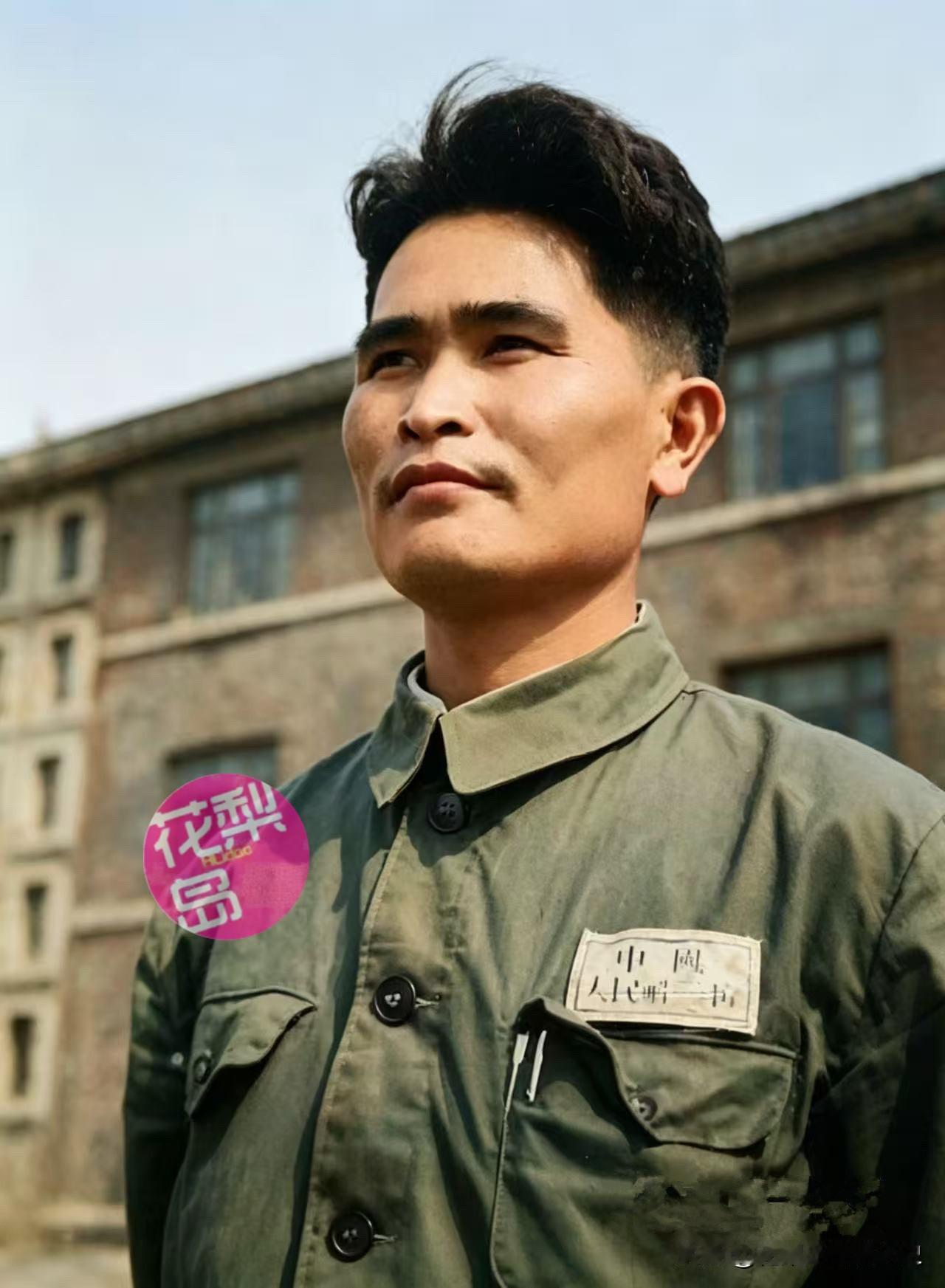 他历经抗战、解放、抗美援朝三大战场，既是琼崖纵队的“情报尖刀”，也是炮兵战线的功