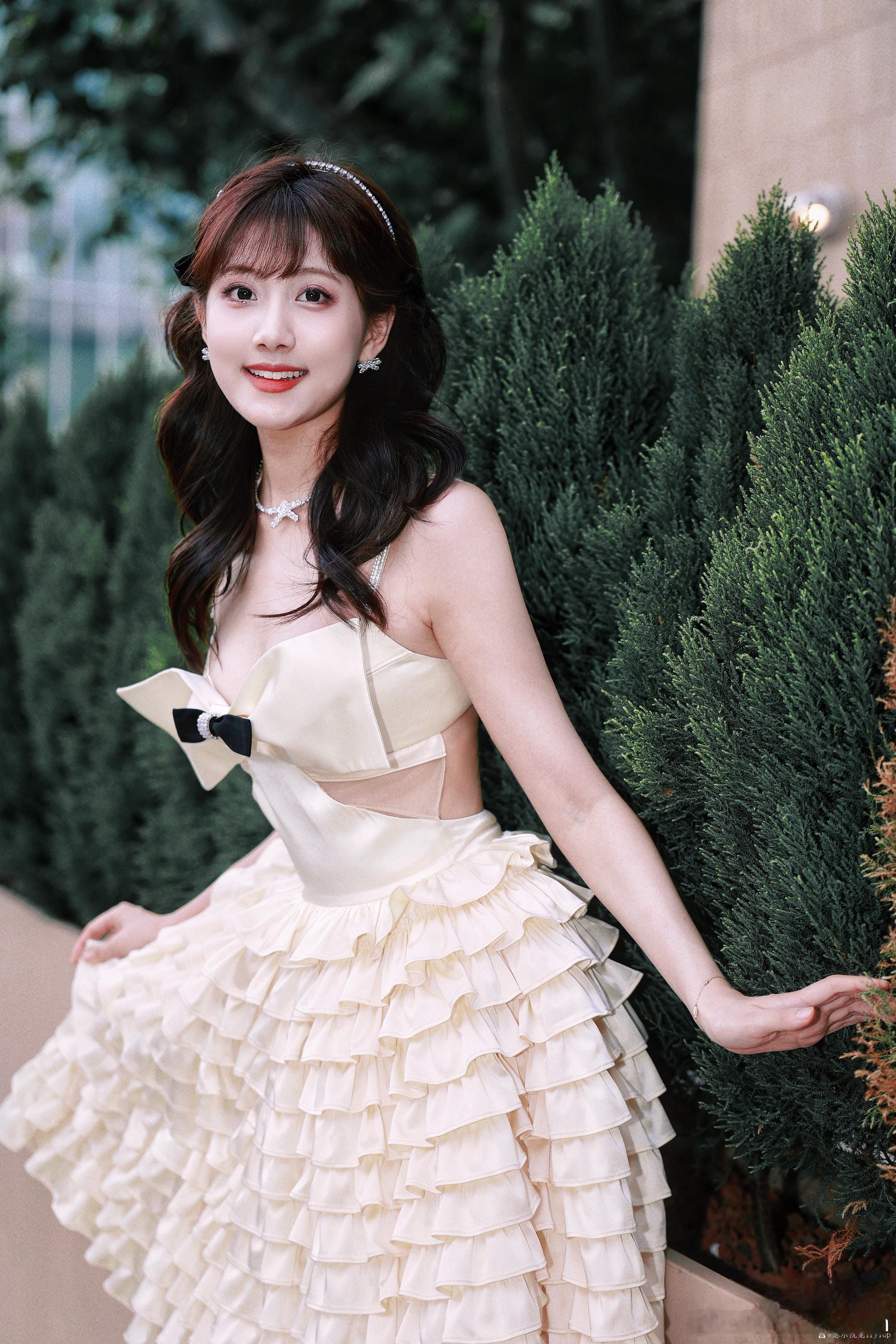 被李艺彤近距离美貌暴击了我知道李若彤，但我不知道李艺彤！[笑cry][笑cry]