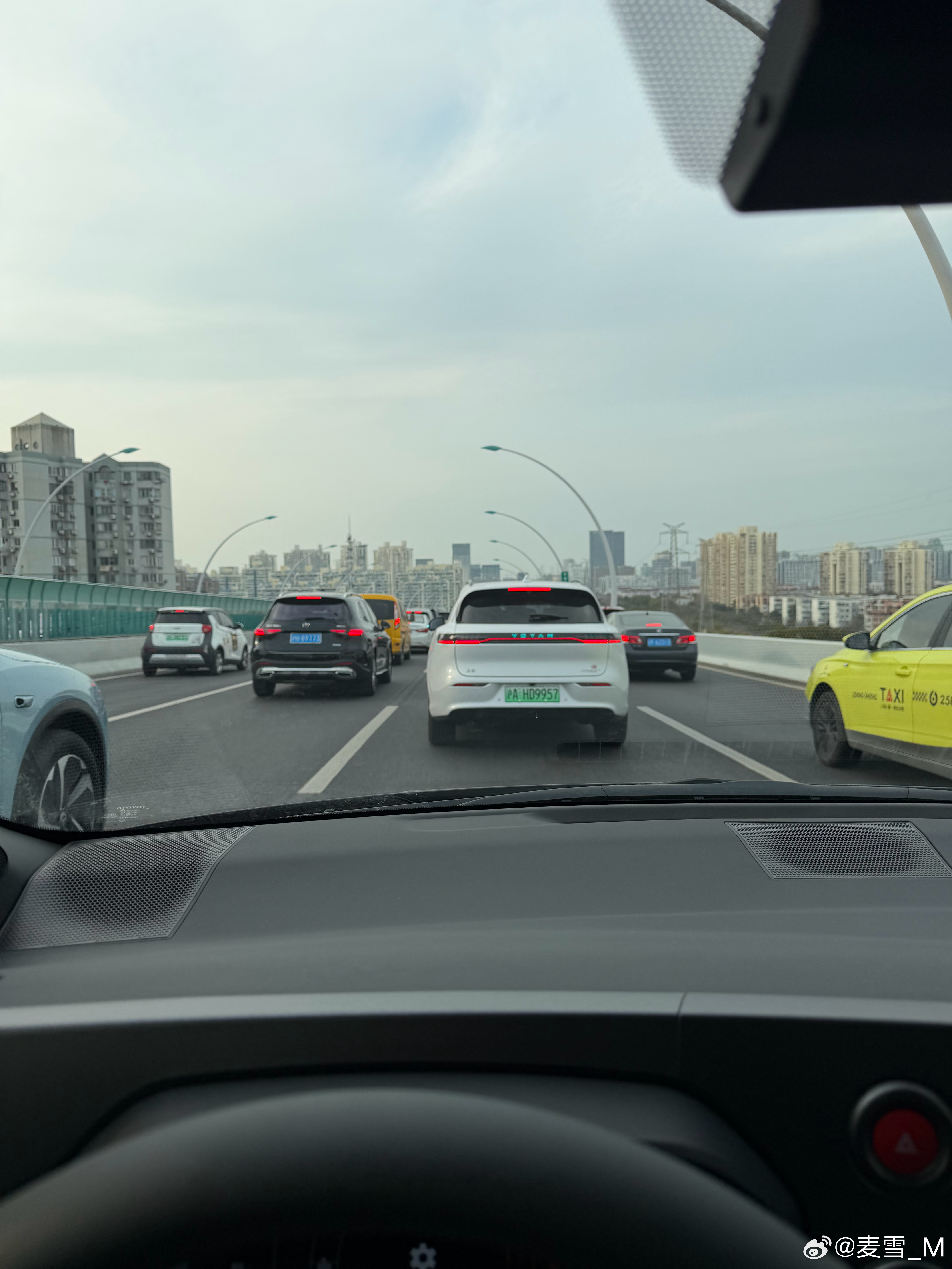 看到有车主300公里就卖，我这刚贴好玻璃膜也就300多公里，但我觉得很好玩啊，G