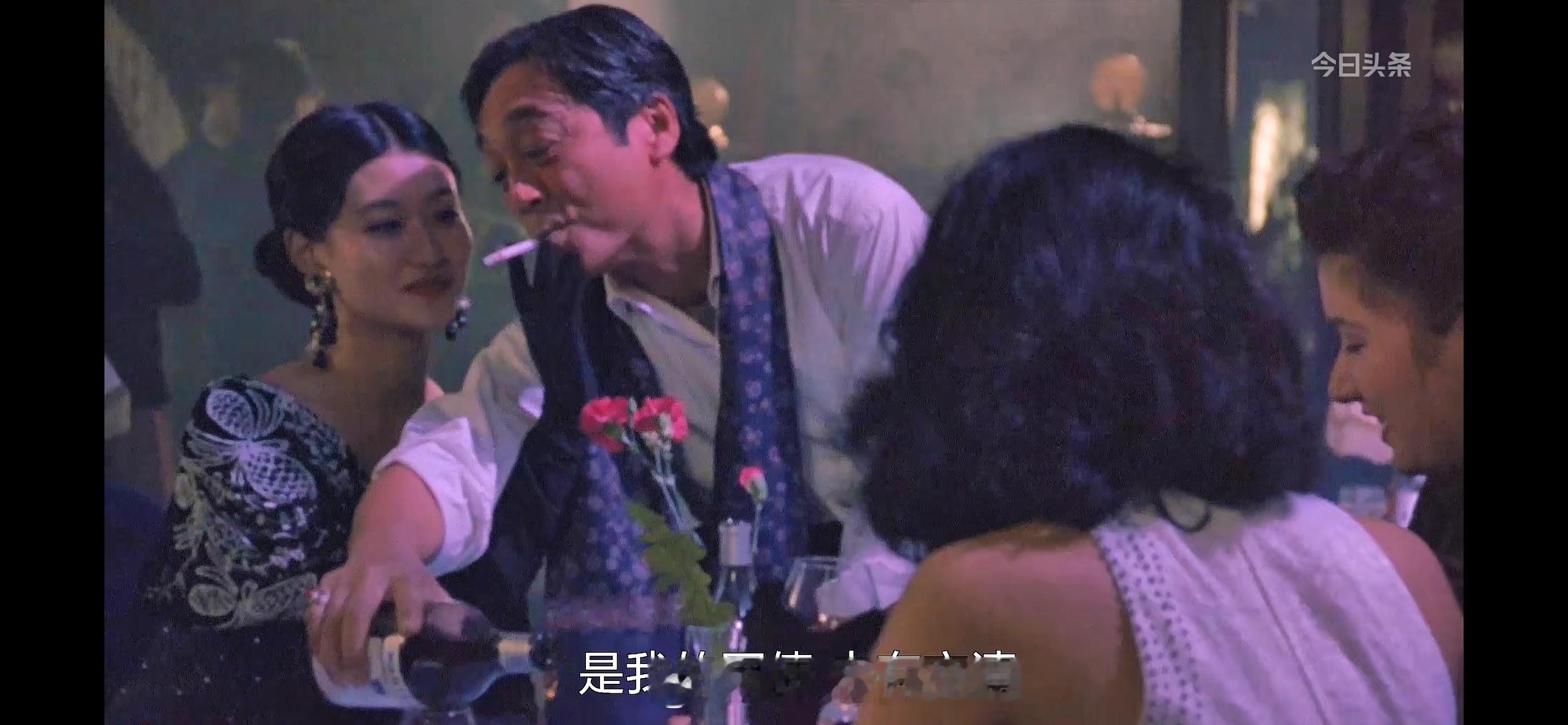 #电影截图# 老片新看，截几张电影《何日君再来》里一闪而过的#陈宝莲# 。这部电