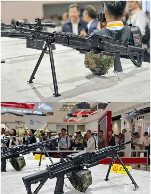它空枪仅4.4公斤，比美军M249轻近2.4公斤，小个子射手也能无依托腰射，长时