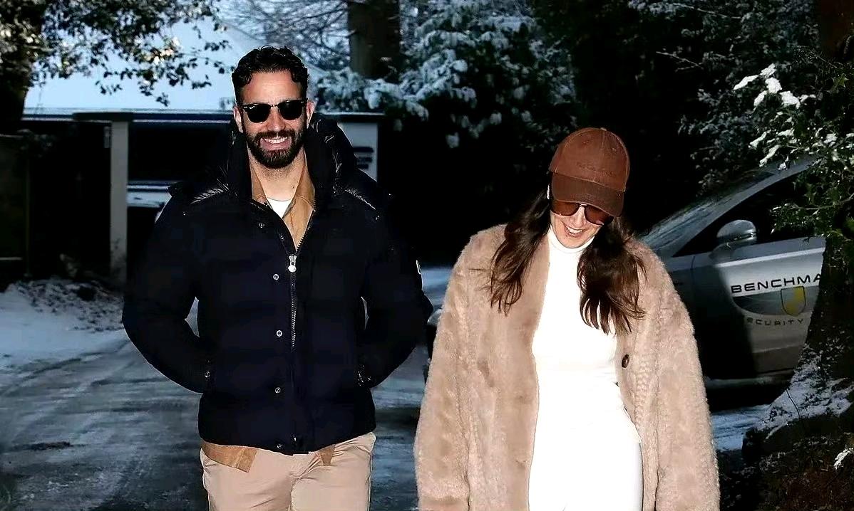 被曼联解雇后，阿莫林心情大好！如释重负、解脱、释然，所有情绪都融在这个笑容里。