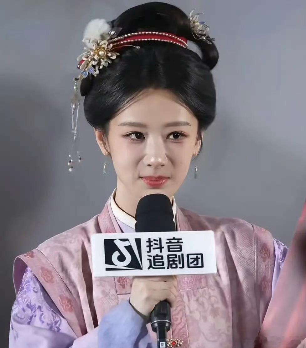 面相是骗不了人的之前就有网友说，杨紫这个人一看就知道，是待人赤诚、重情重义的人。