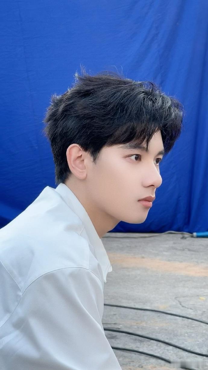 胡先煦这段是现挂 胡先煦就是颜值演技双在线的， 真的就是超喜欢胡先煦的吧， 精神