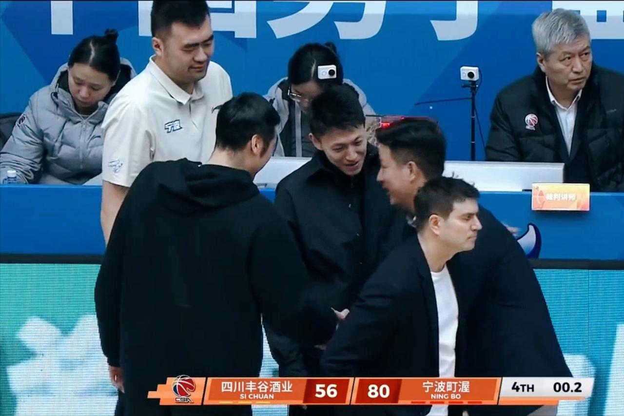 CBA四川不敌宁波，赛后握手镜头，感动到了！

3月19日常规赛，四川男篮主场5