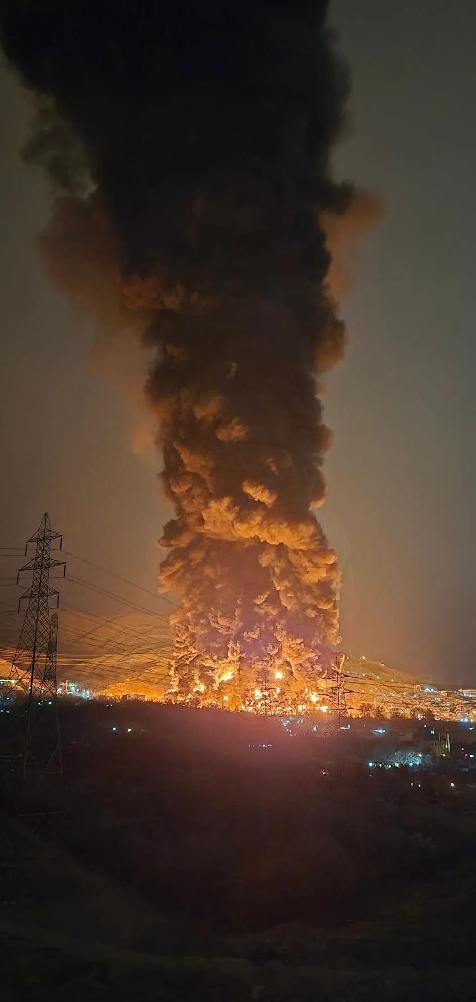 美国这位撒谎成性、施行恐怖主义、杀害儿童的总统声称，伊朗革命卫队打算袭击该地区的