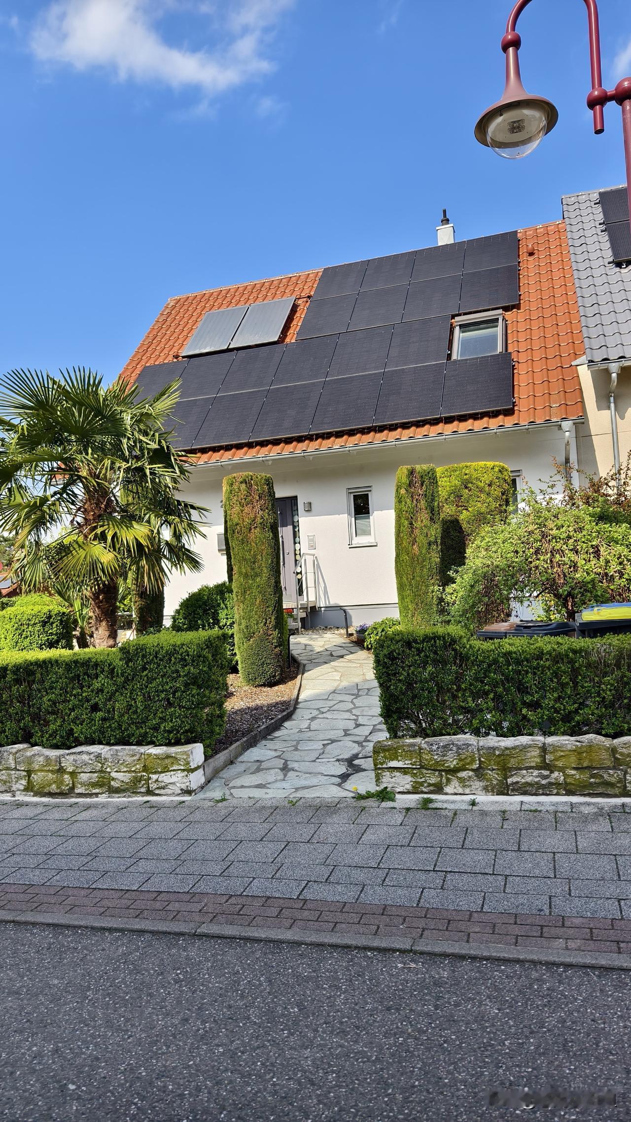 昨天船停靠在法国一侧，上午去了德国黑森林，下午自由活动。
下午天气非常好，阳光明