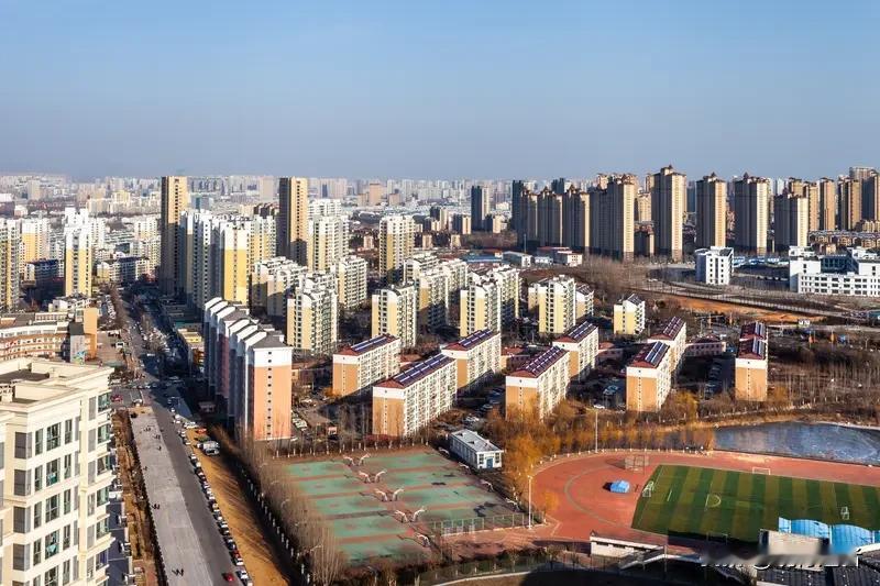 长春伟业星城小区赵先生遭遇了意想不到的麻烦：因开放式厨房旁的客厅里摆了一张闲置床