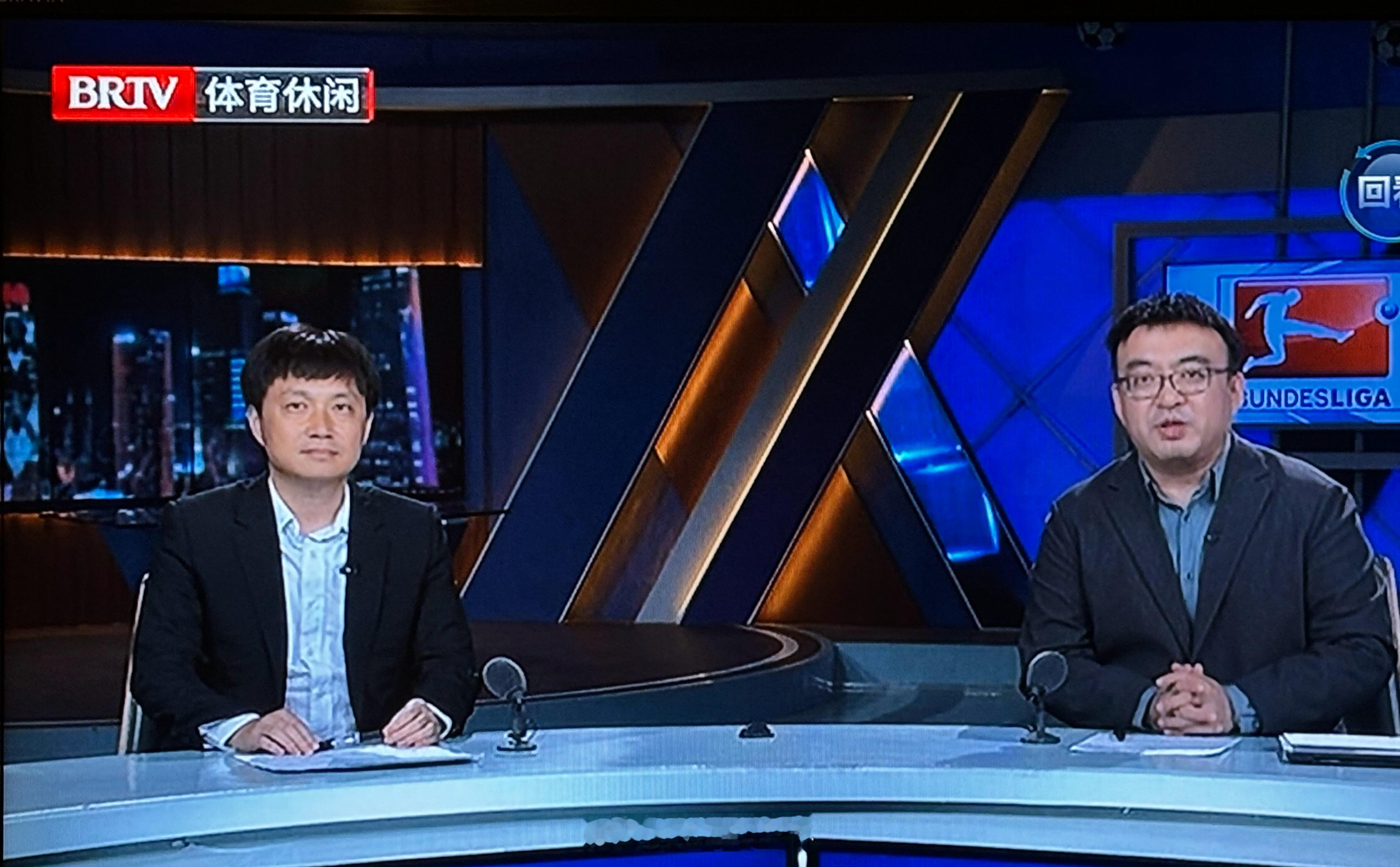 刚刚解说了勒沃库森1 : 2霍芬海姆的比赛，滕哈赫这首秀真是一言难尽啊。。。太晚