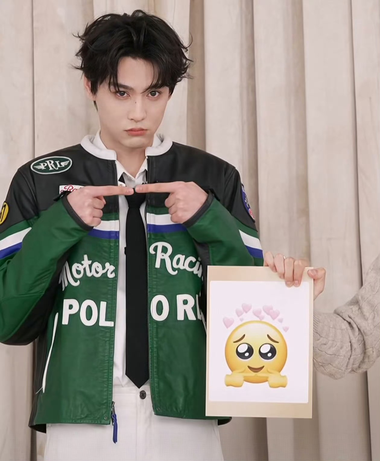 田栩宁今日份直播状态🈶，模仿表情包很萌吧 田栩宁工作室出图