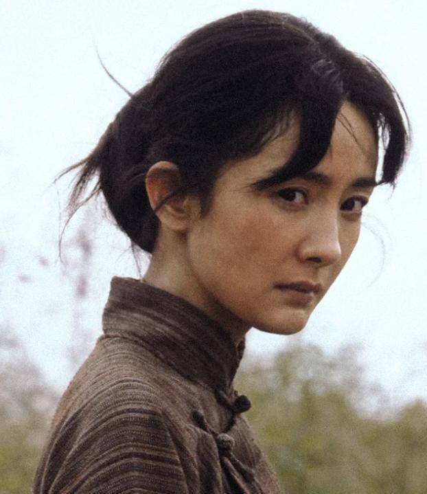 宋佳2347票垫底，迪丽热巴3.2万票屈居第二，杨紫3.5万票断层第一，金鹰奖投
