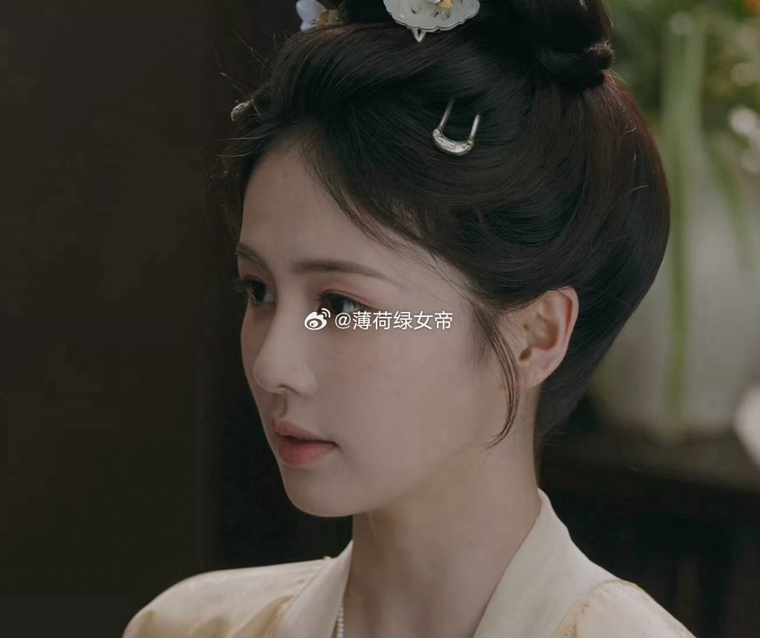 我完全不认可“白鹿长得普”。第一次听到“四普”言论我惊呆了，娱乐圈只要不是丑角，