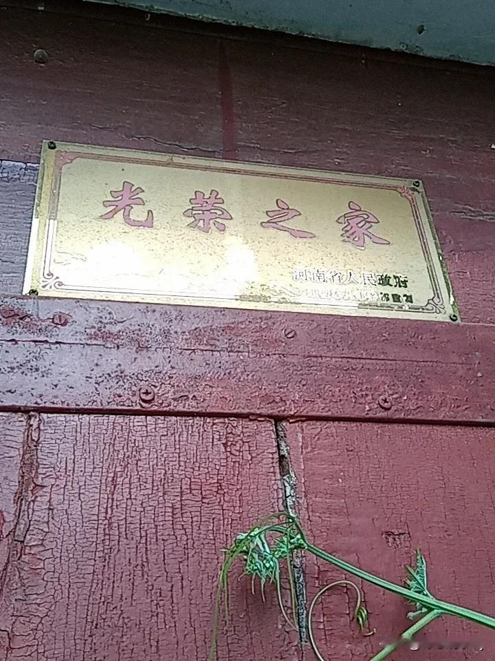 1973年12月踏入军营，作为七四年的兵，我经历过凌晨紧急集合的紧张、三伏天负重
