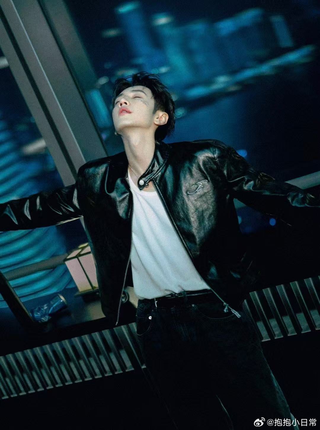 陈哲远仰拍也如此权威陈哲远有0个死角电梯视角都能拍出大片感，陈哲远的神颜真的名不