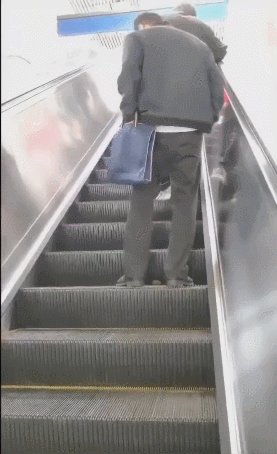 什么东西掉出来了 ​​​