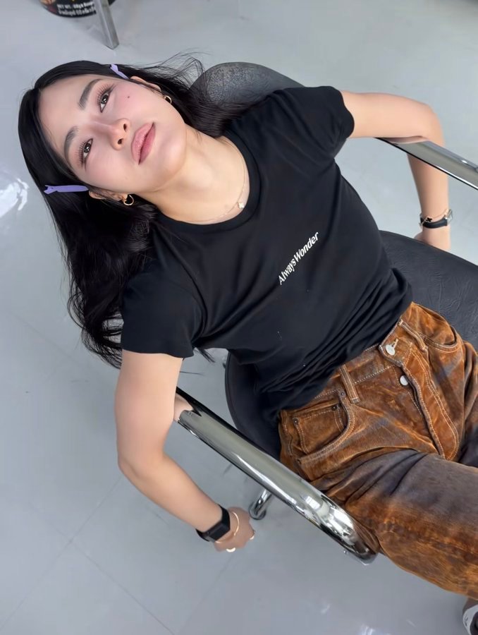 女朋友说不让抱也不让亲的话 邝玲就这样： 