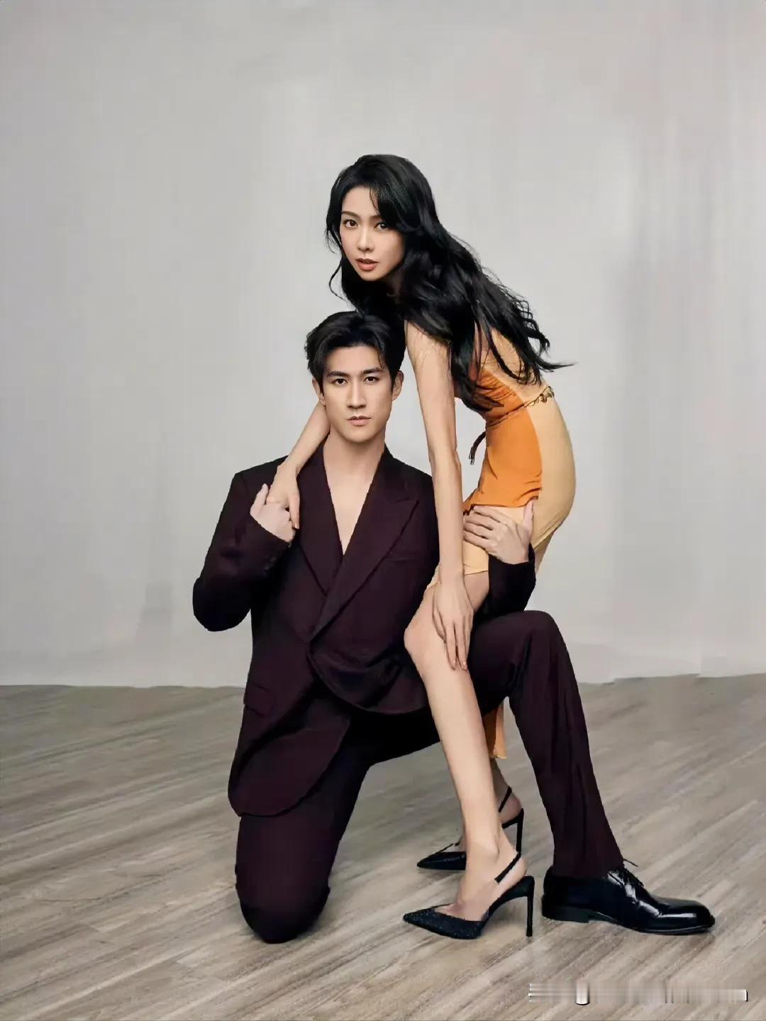 李治廷、薛凯琪时尚穿搭，优雅与性感并存！💃👫