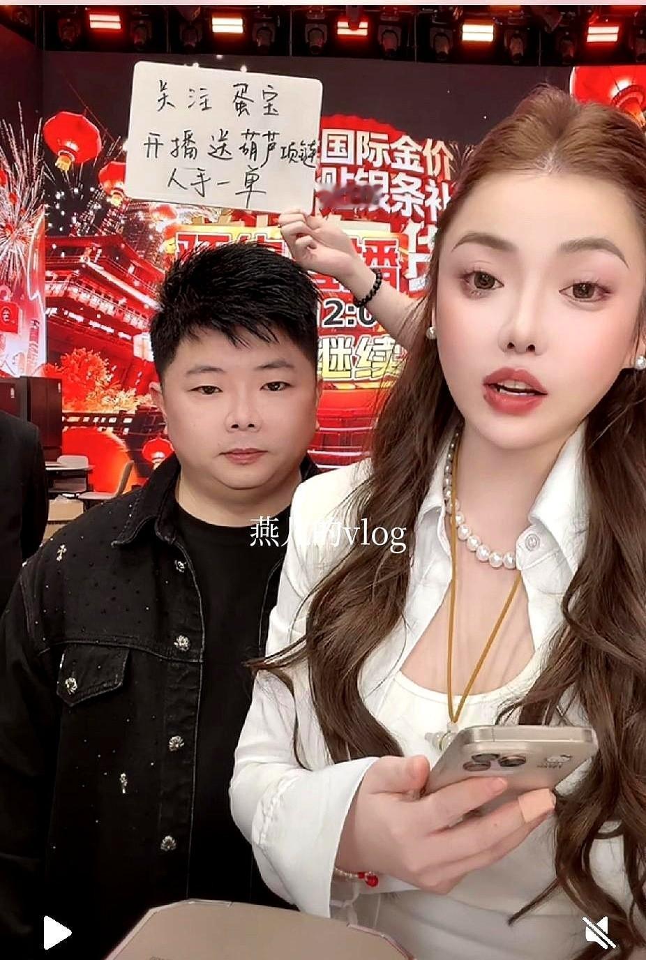 辛巴退网第127天，徒弟直播间增持15%GMV。
财报弹窗跳出时，供应链仓库正打