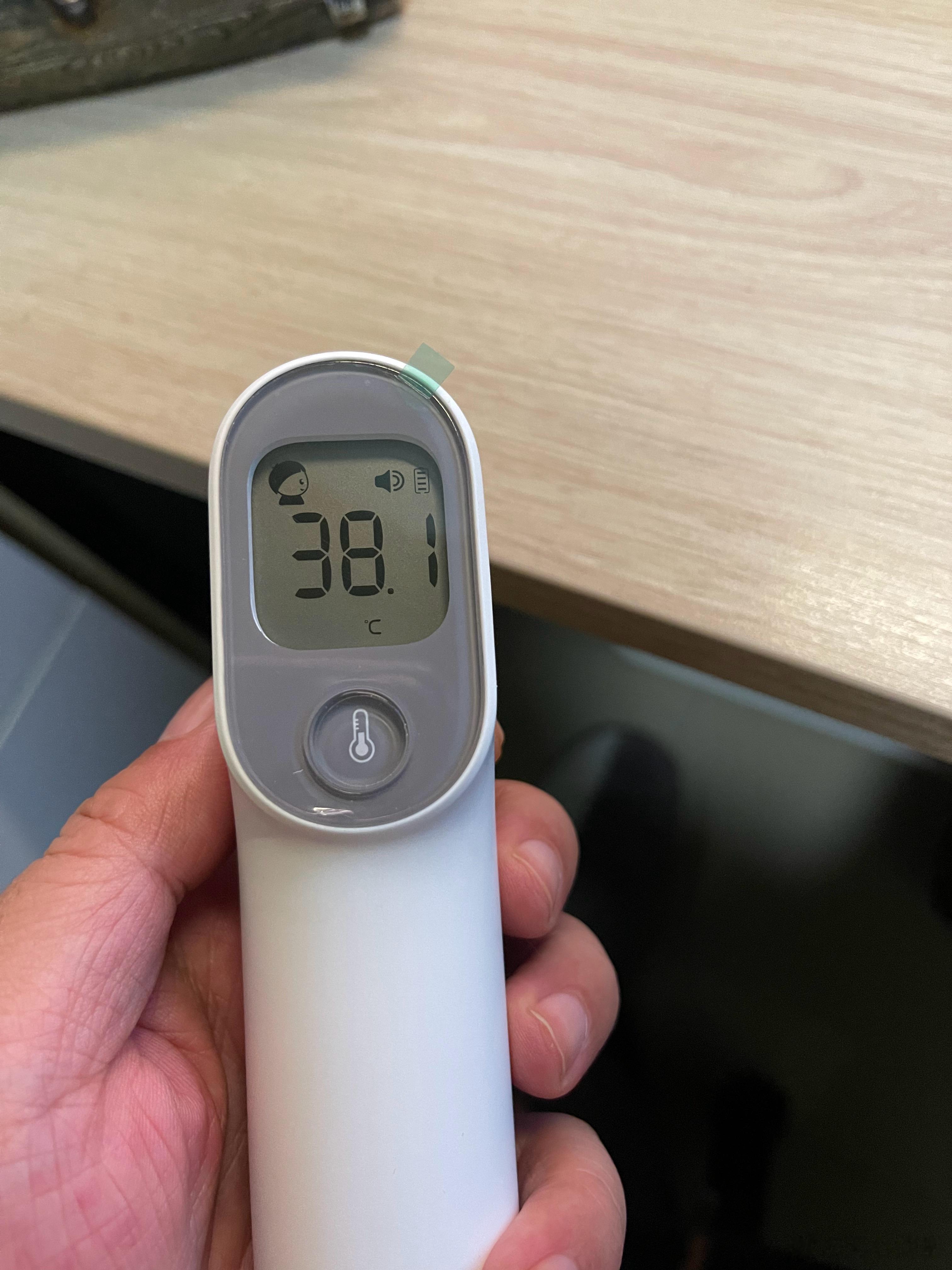见鬼了，我怎么有点发烧了？就是昨天出去吃了个火锅而已，然后晚上到现在拉肚子，又有