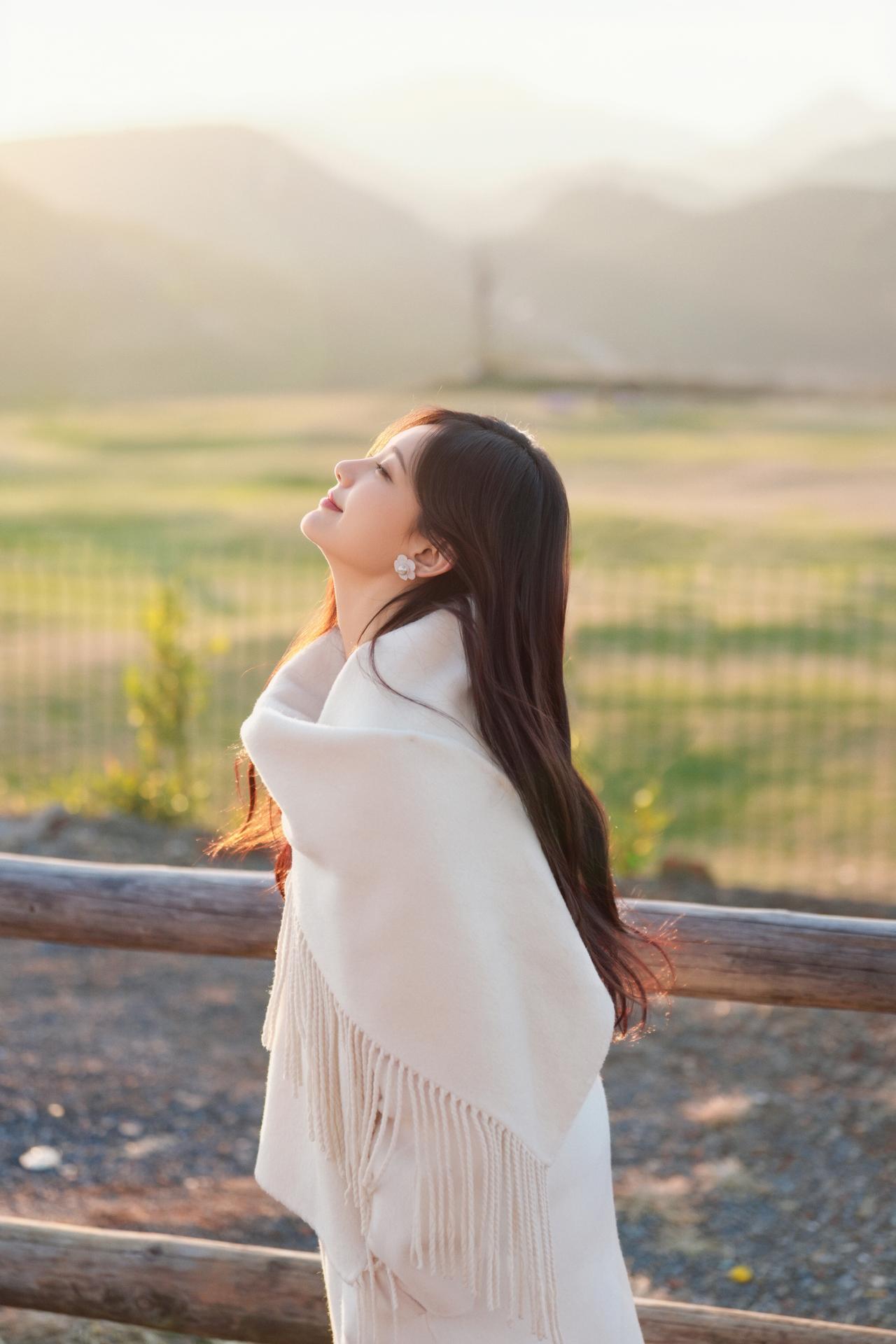 一桐美充满温暖与阳光[飞吻]
李一桐