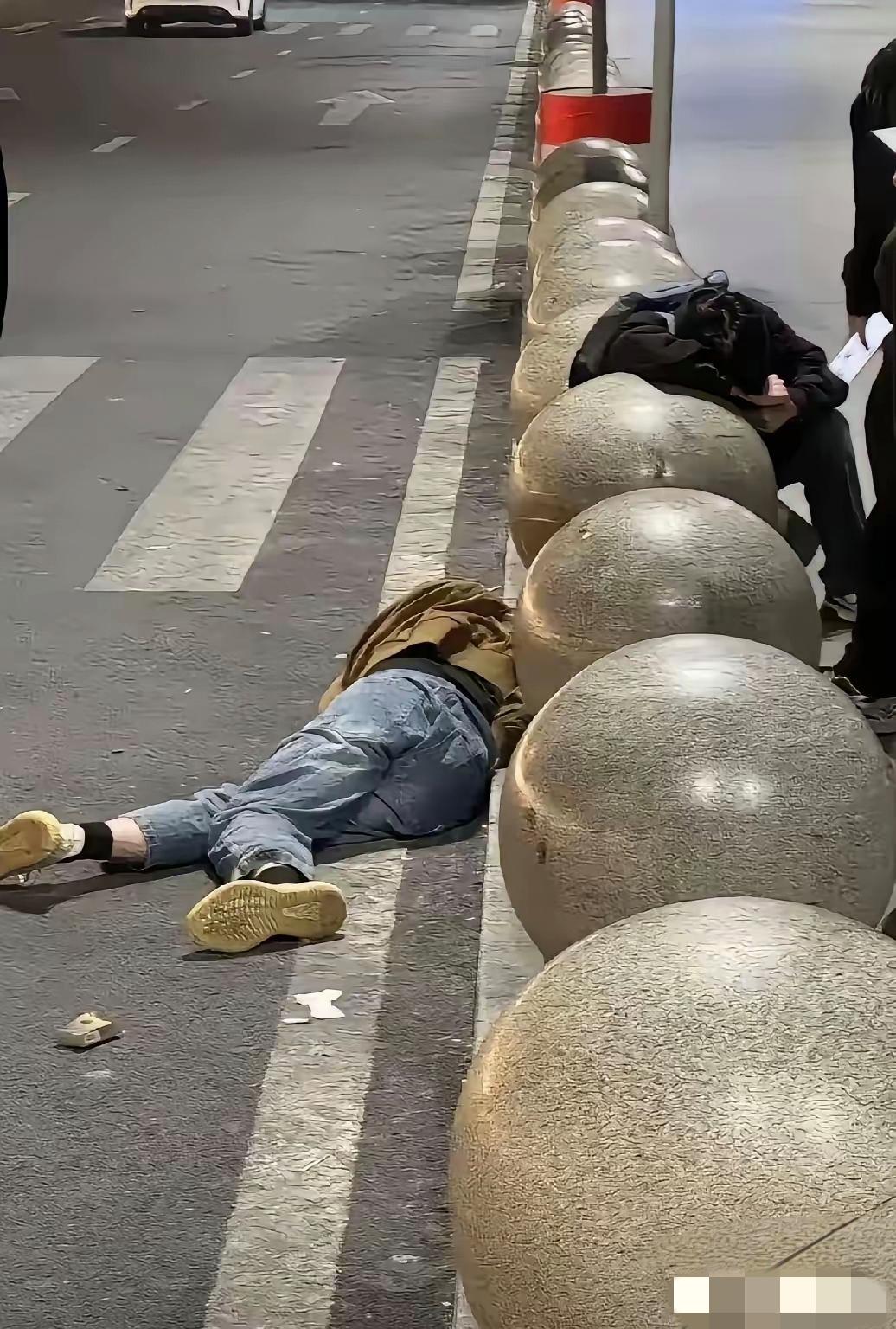 商丘28岁的小伙酒后给31岁女上司发了条“再扣工资就娶你”
搁以前，这叫职场大忌
