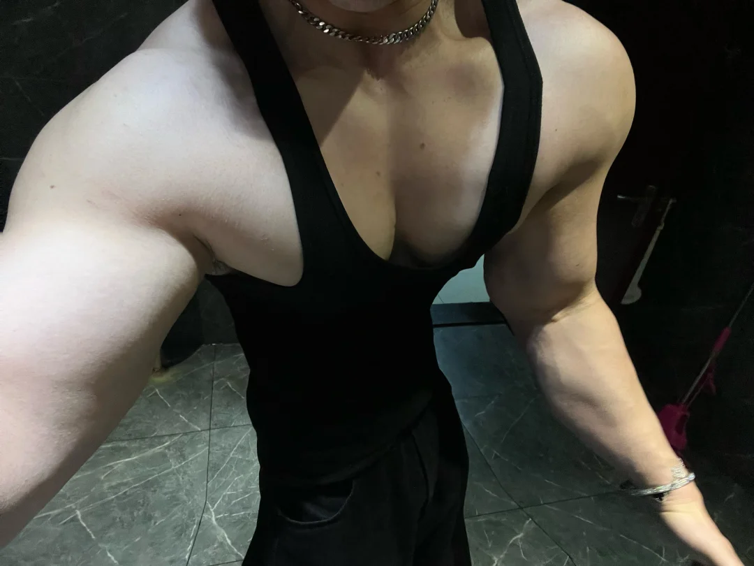 胸背超级组之卧推160kg