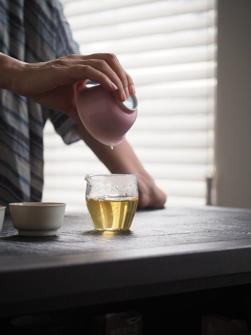 在喝“山顶的鸭屎香”🍵 