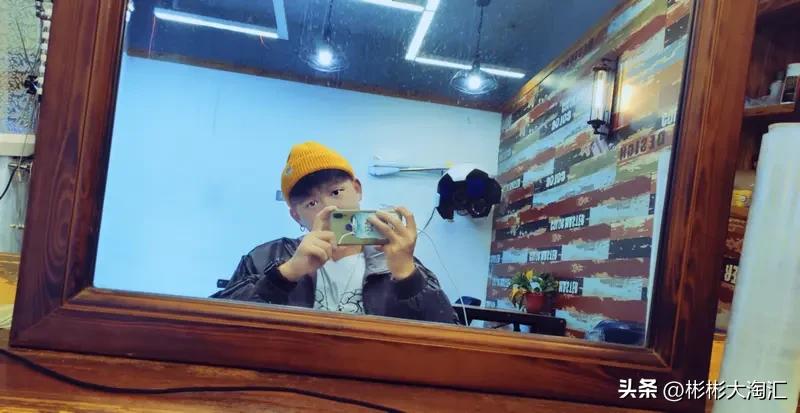 我觉得友谊的真正财富是相互理解与支持。之前我创业失败，赔了不少钱，心情低落到极点