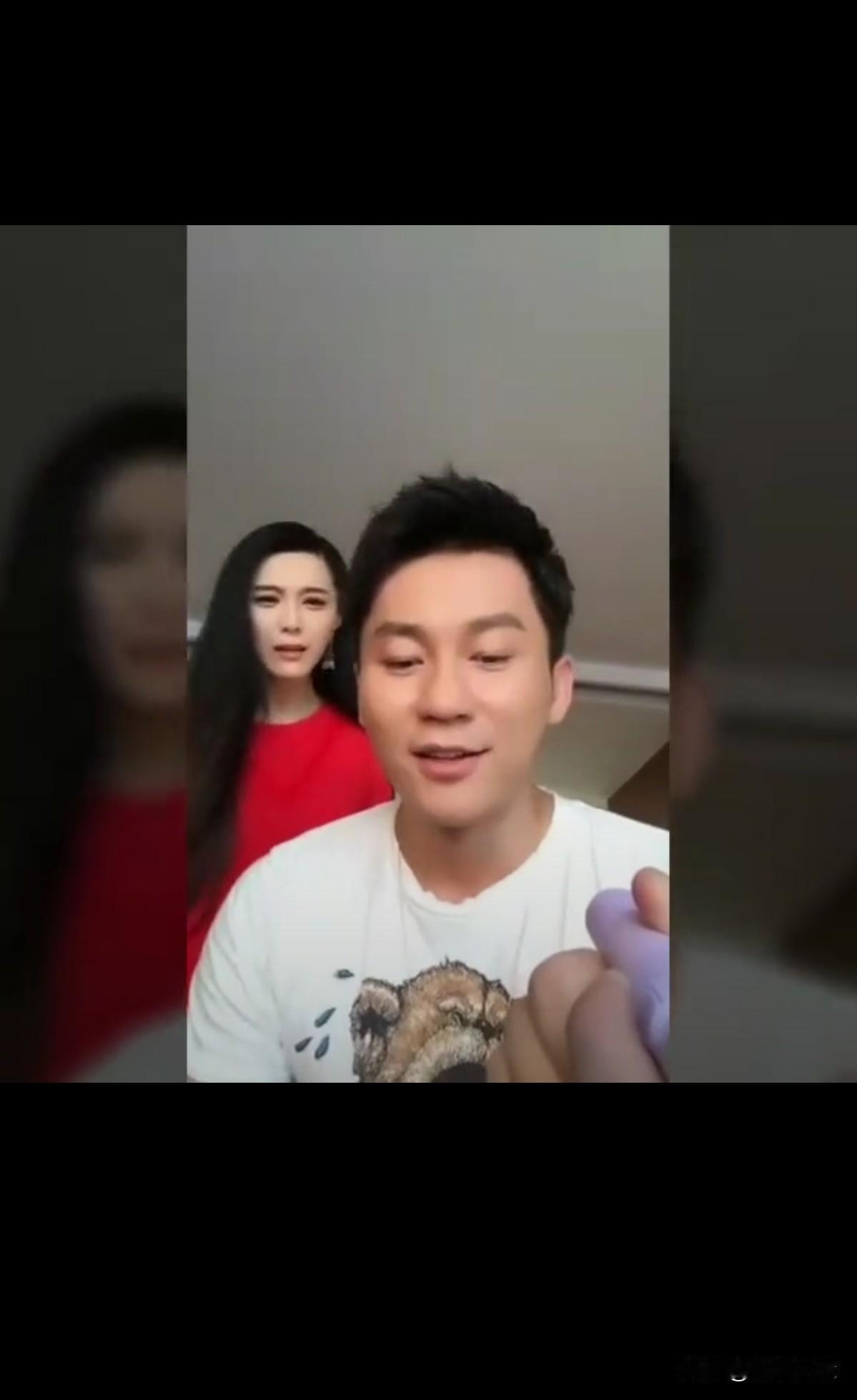 这两人曾经红遍全网，
郎才女貌恩爱有加，不知道有多甜，
可惜最后没修成正果。