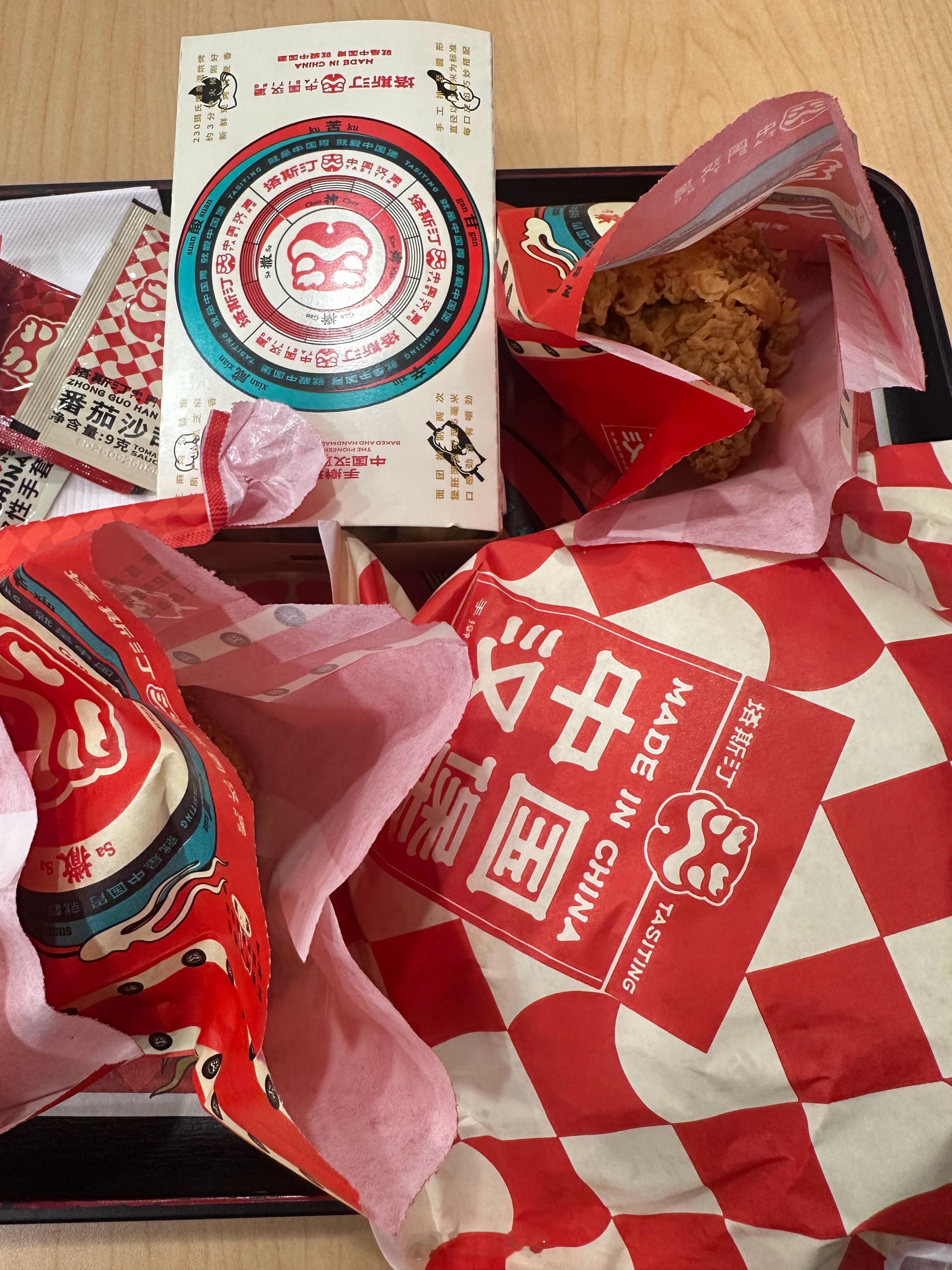 肯德基汉堡最好吃，其次是麦当劳，然后是塔斯汀塔斯汀最便宜，其次是麦当劳，然后是肯