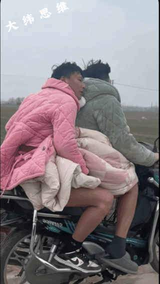 偷人被发现了，
还是赌的输光了？