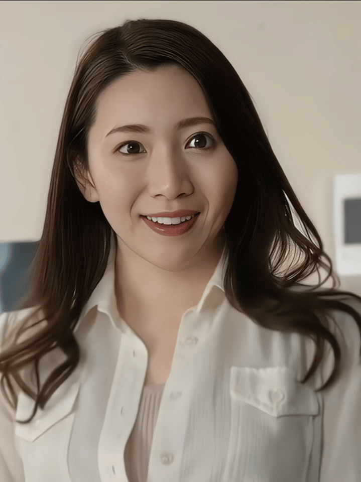 妃光莉，眼神里都是期待 ​​​