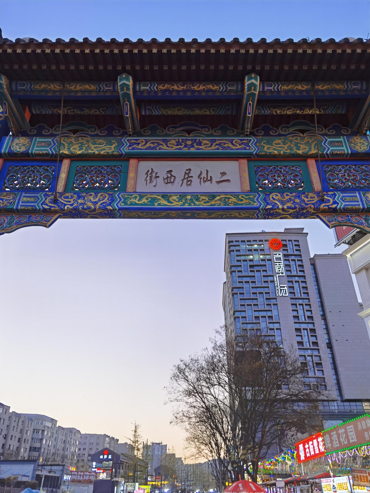 承德作为旅游城市，夜市还是差点事。

夜市如今已经是一个城市旅游经济的流量密码和