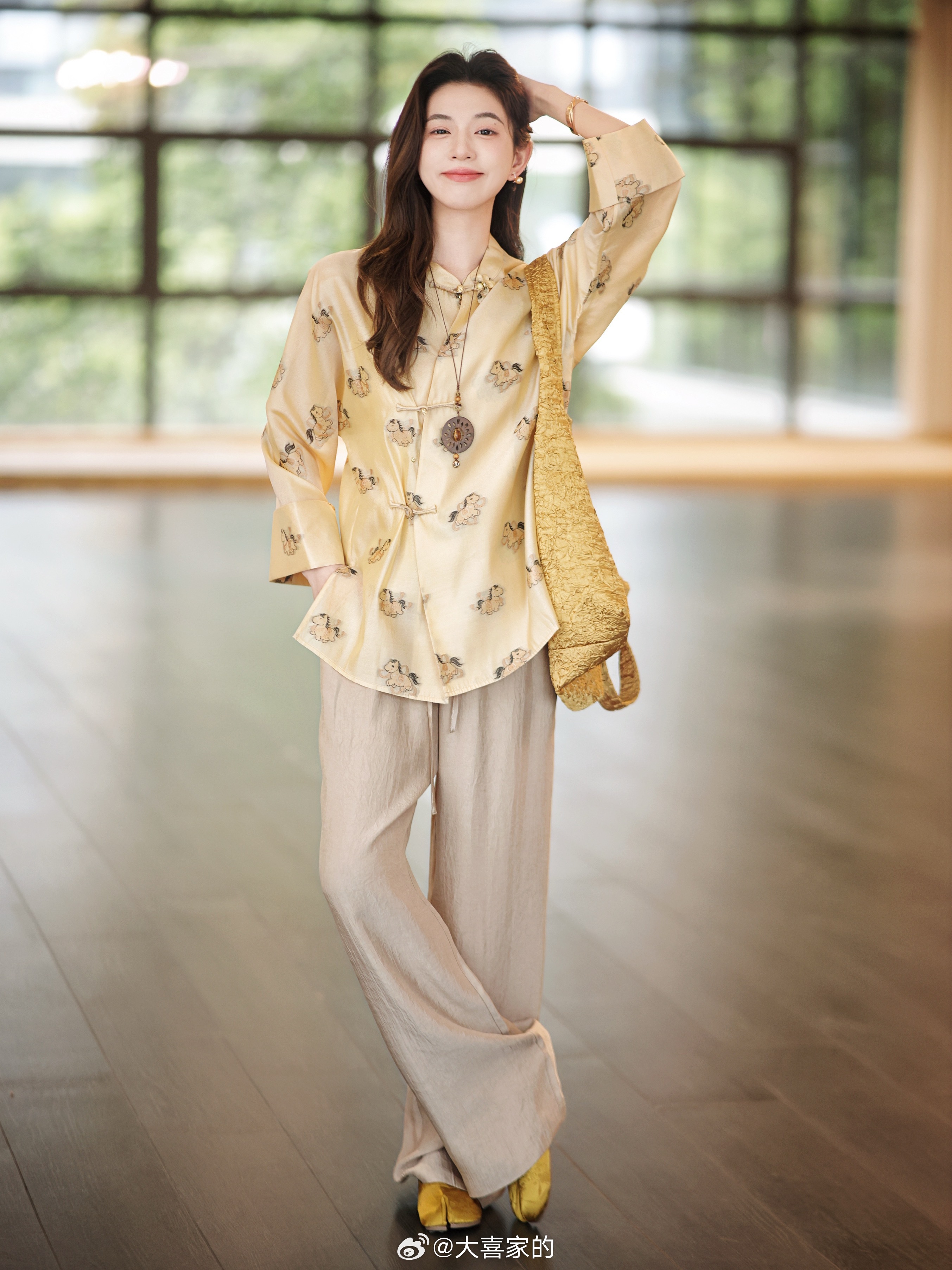 🐴年穿小马～100真丝的新中式小衫 来点超可爱Q版小马剪花点缀 一整个日常又轻