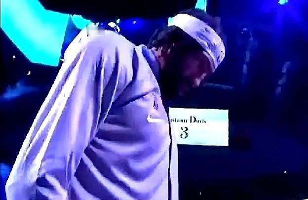 浓眉这回是真把自己豁出去了！
歇了整整14场，早不复出晚不复出，偏偏挑在打老东家