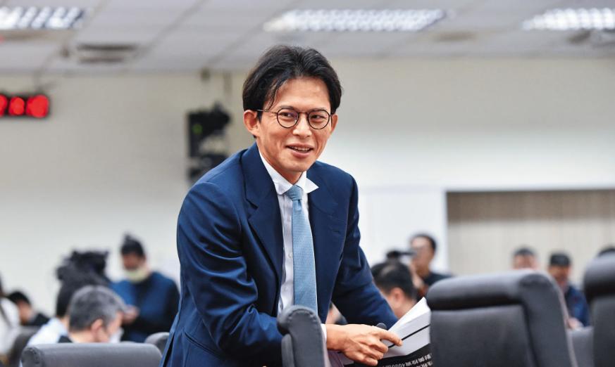 李丽娟遭约谈恐列贪污被告　黄国昌防火墙崩塌

检调侦办民众党主席黄国昌涉贪案进入