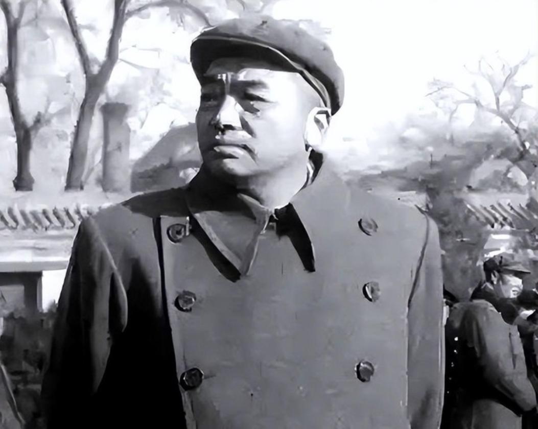 1961年11月，已被罢官的彭德怀回乡，湘潭地委书记华国锋等设宴招待。在饭桌中心