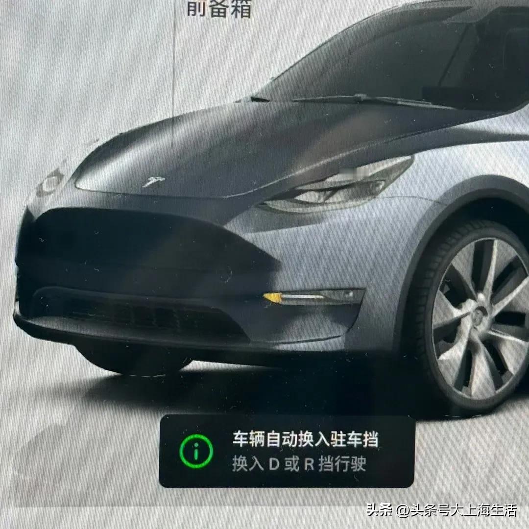 在高速上遭遇大堵车，堵到特斯拉没耐心了，自动驻车了。 ​#20万内首搭华为乾崑智