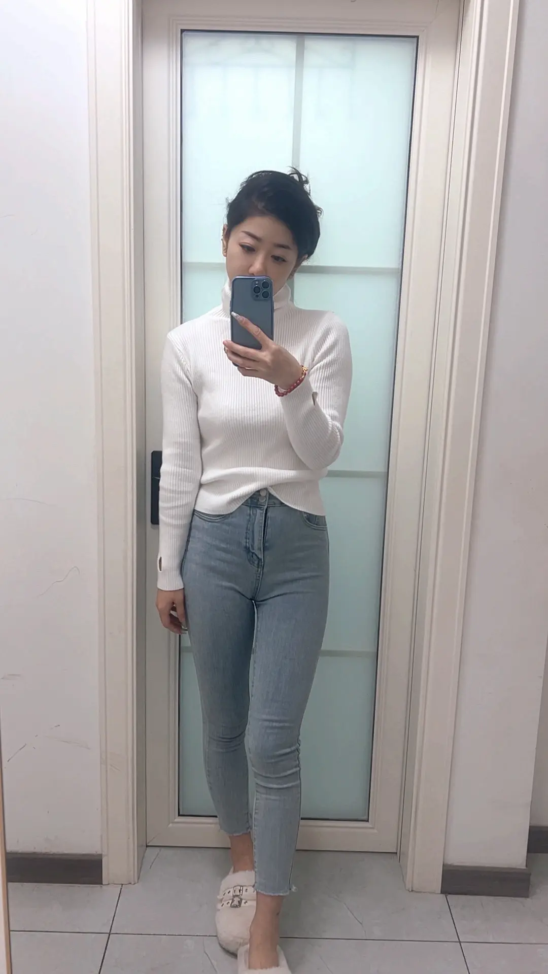 本就不期待过年，所以谈不上快不快乐吧