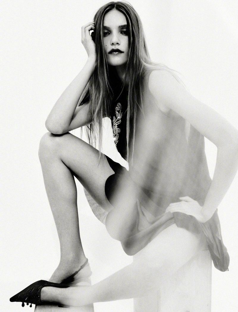 Numéro法国版2026九月金九刊释出主题「Le rouge et le no