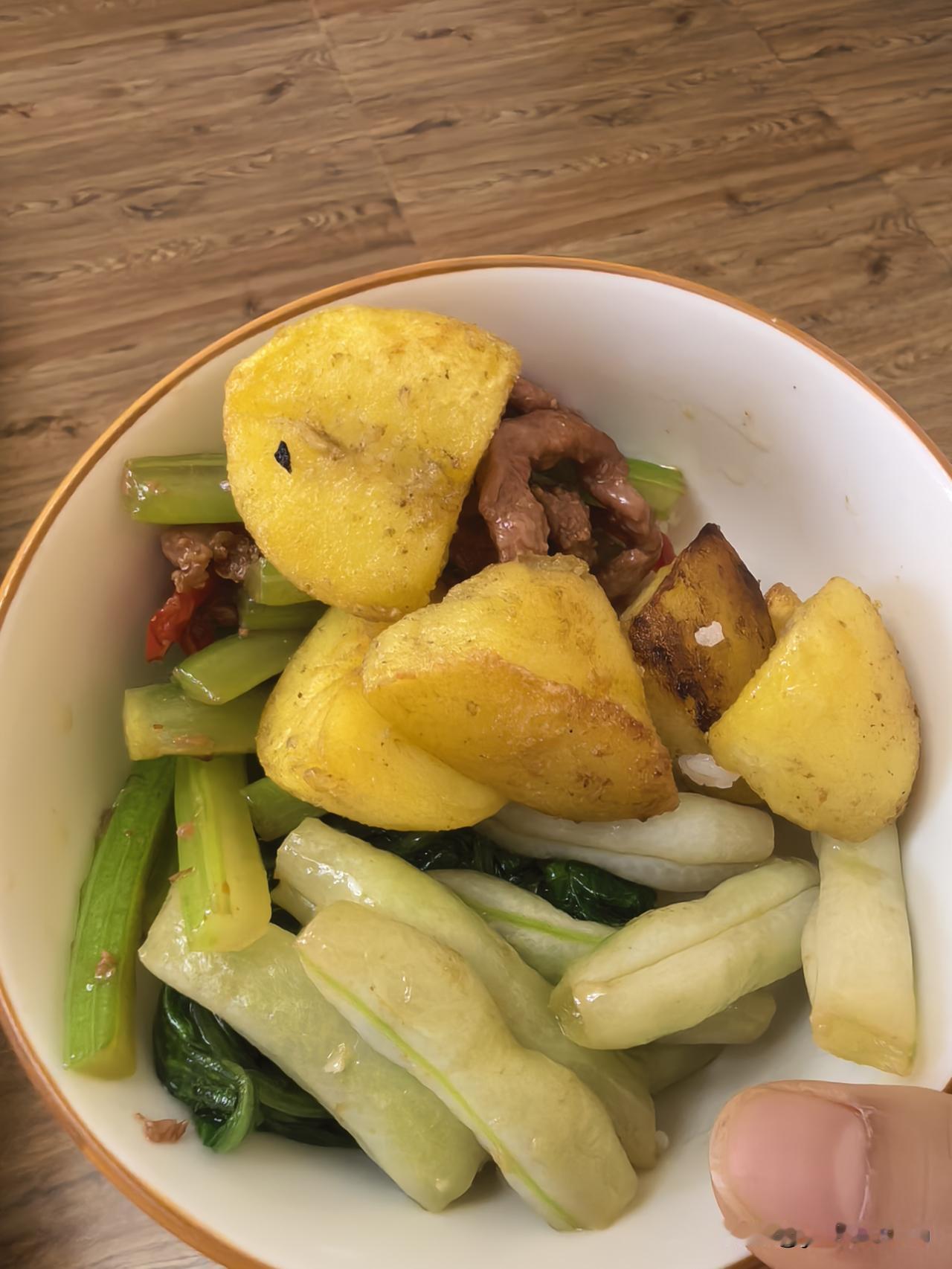 应季的土豆虽然好吃，也经不起天天吃呀，受不了了