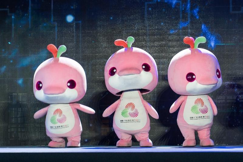 “大湾鸡”和机器人跳广播体操，这画面想想就很有趣！“大湾鸡”作为大湾区的特色形象