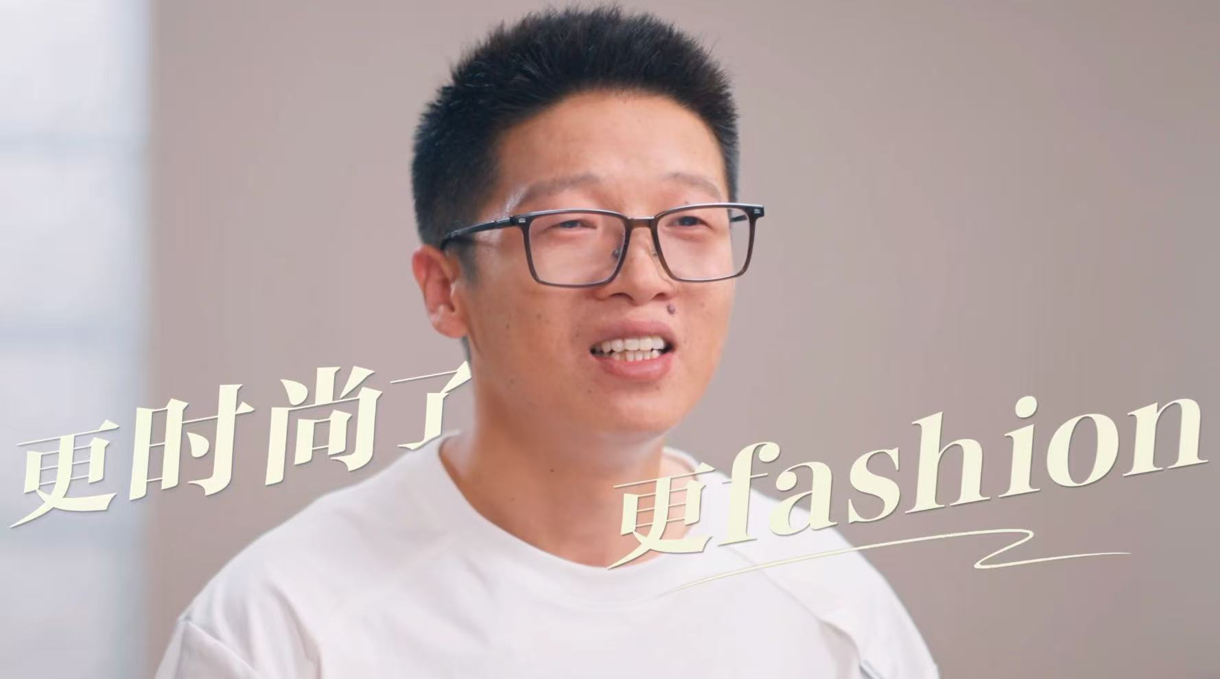 00后女生把牛仔裤卖到全球服饰产业依托跨境渠道拓宽海外市场，长期外销订单平衡生产