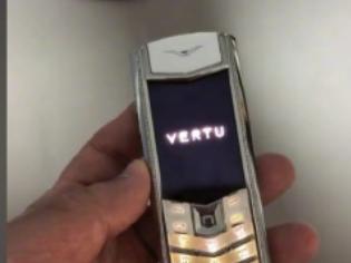“有钱人的世界我不懂！”北京，一位网友晒出11年前花29.7万元购入的VERTU