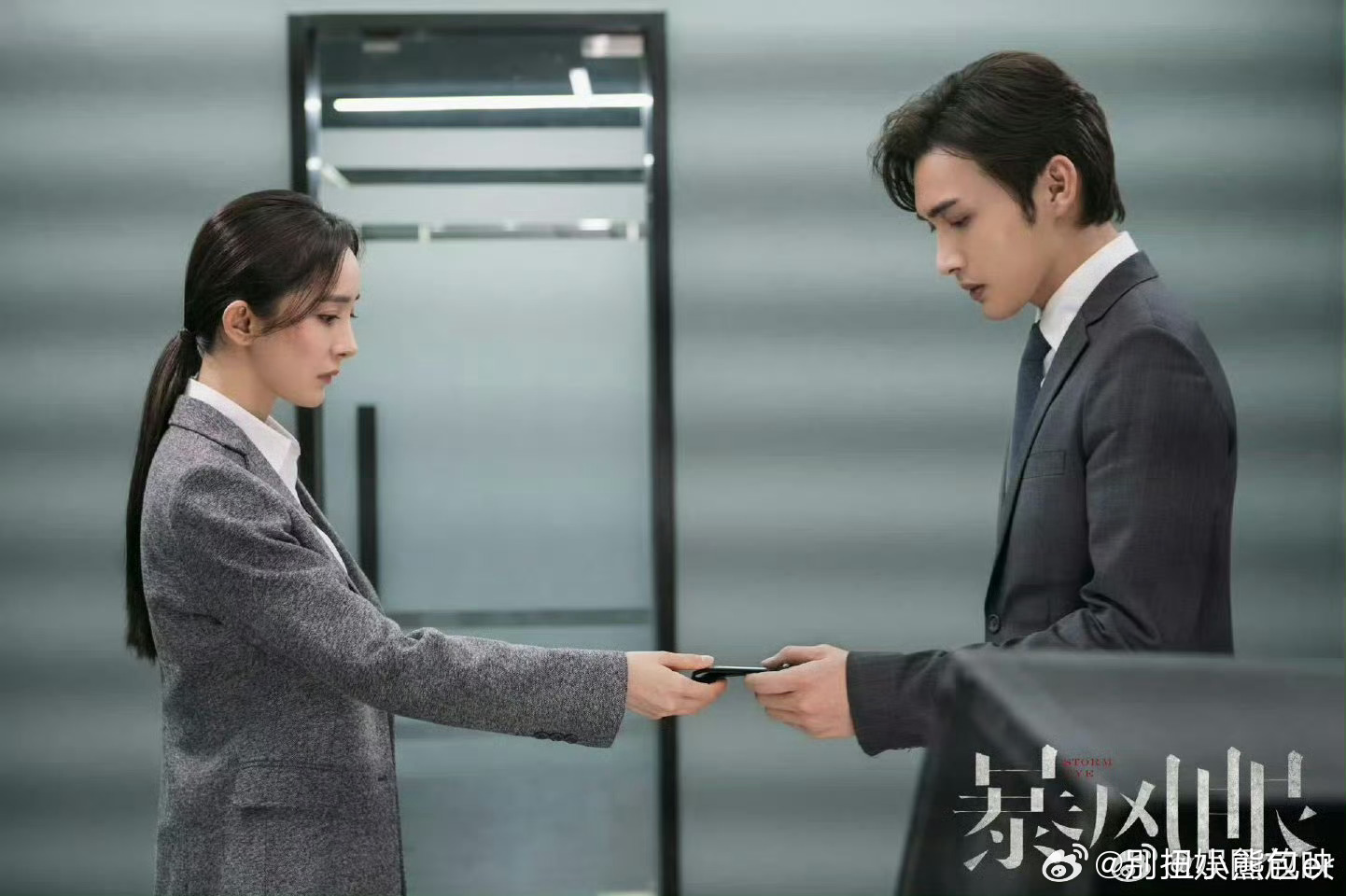 张彬彬连续13年为杨幂庆生今年他依旧准时送祝福，两人互动自然又亲切，这份多年的情