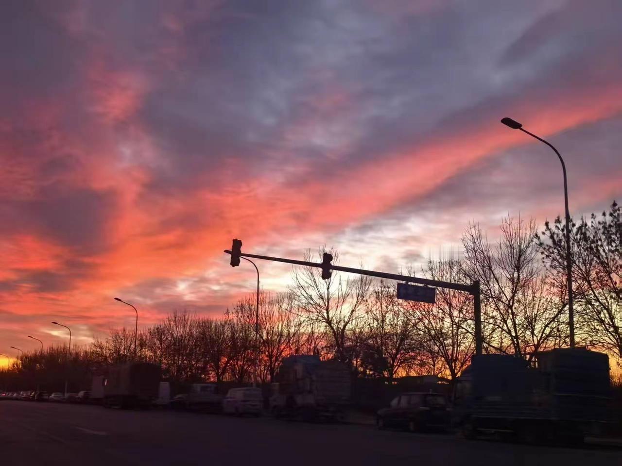 夜色。路随人茫茫………主要想听这首《倩女幽魂》，还有那人鬼情未了的红尘劫………或