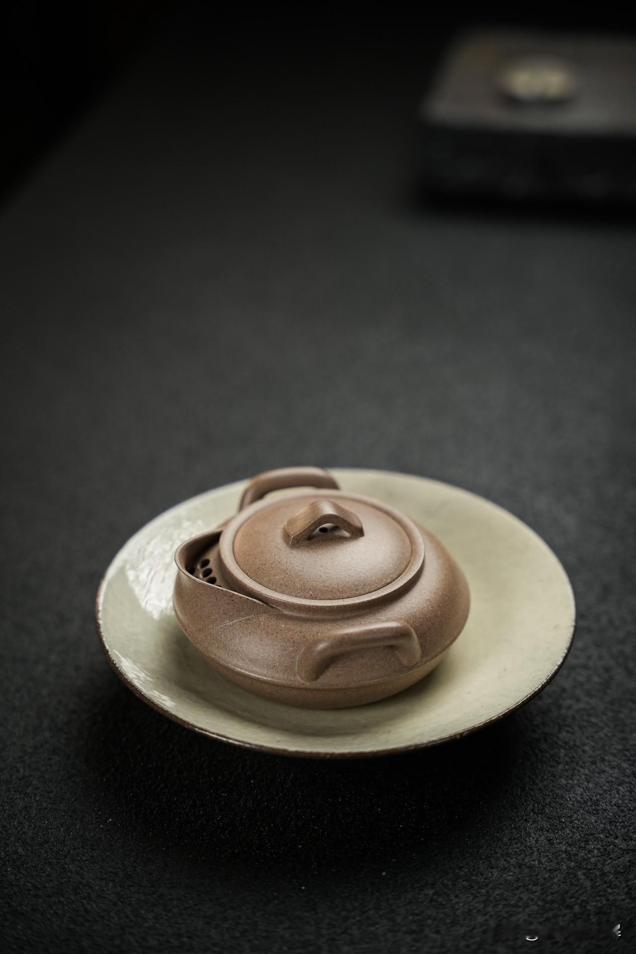 喝茶频率
这个大家都明白的，一天三次和三天一次的区别。
茶叶种类
不同的茶叶养壶