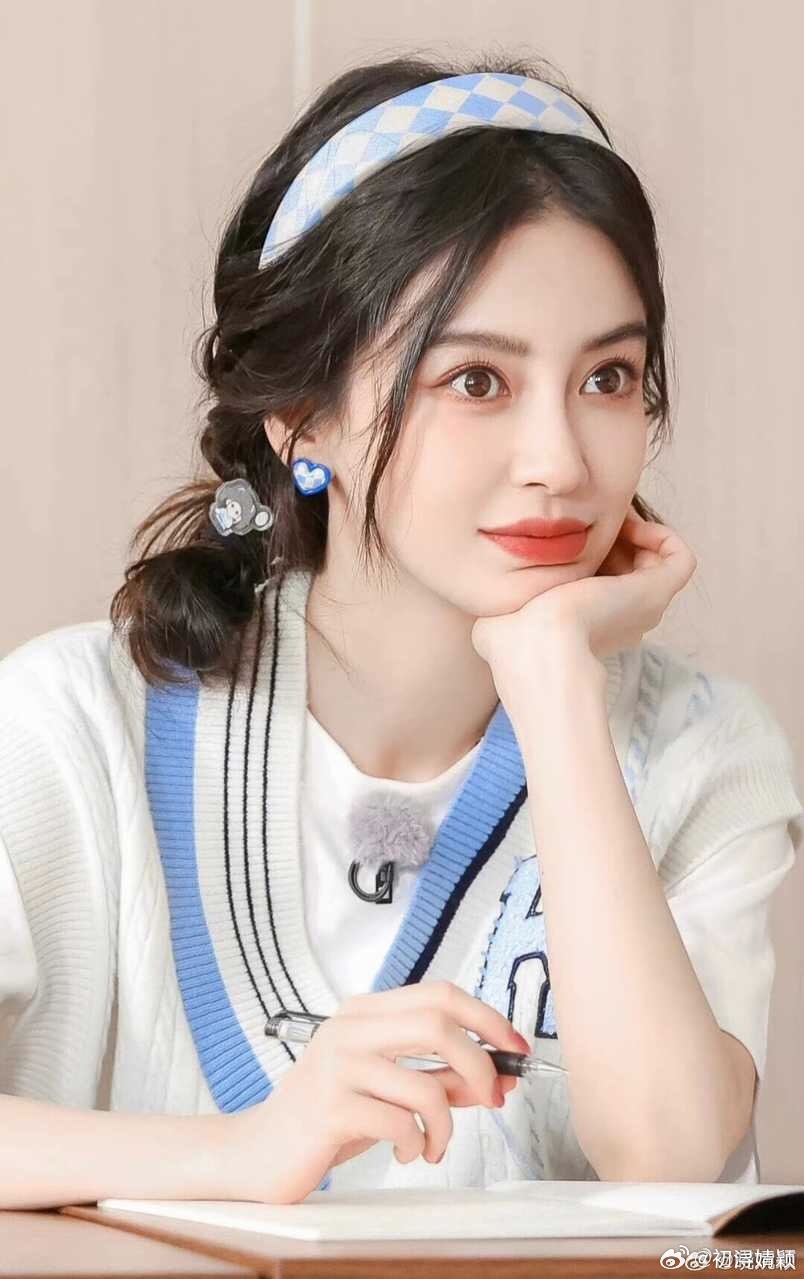 angelababy  angelababy君绮罗“你的青春 我浪漫的开端” ?