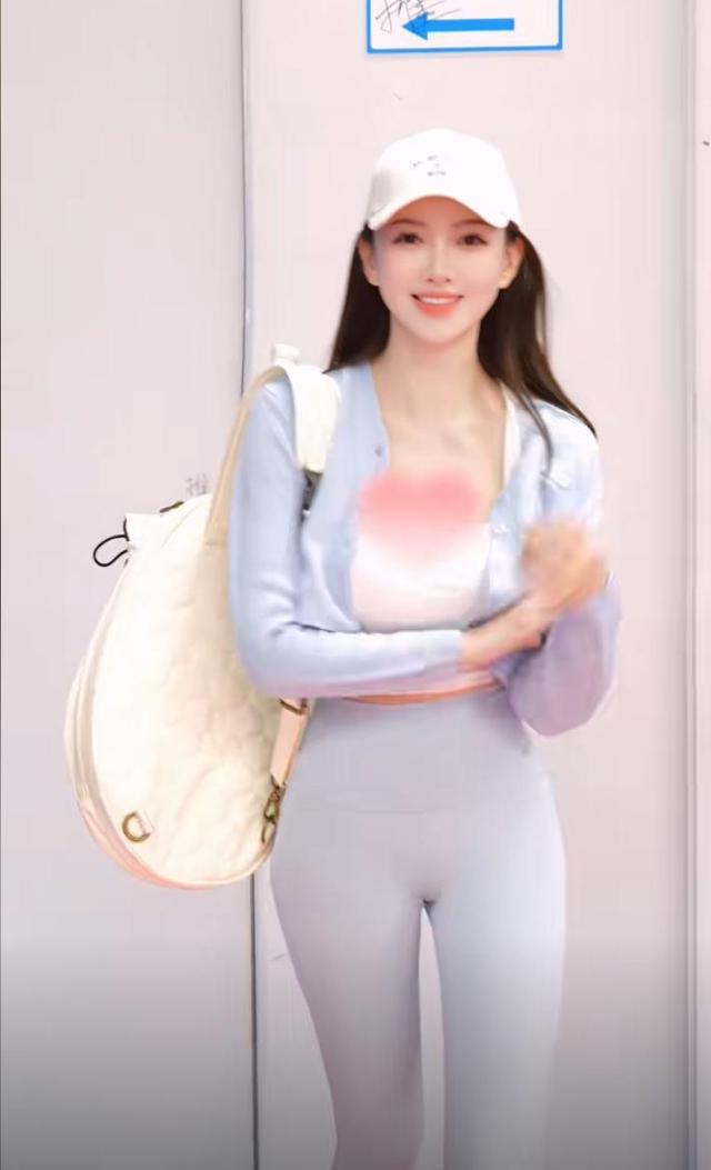 黄晓明与叶珂恋情公开，引发娱乐圈热议。两人都是实力派，恋情稳定，备受关注。叶珂独